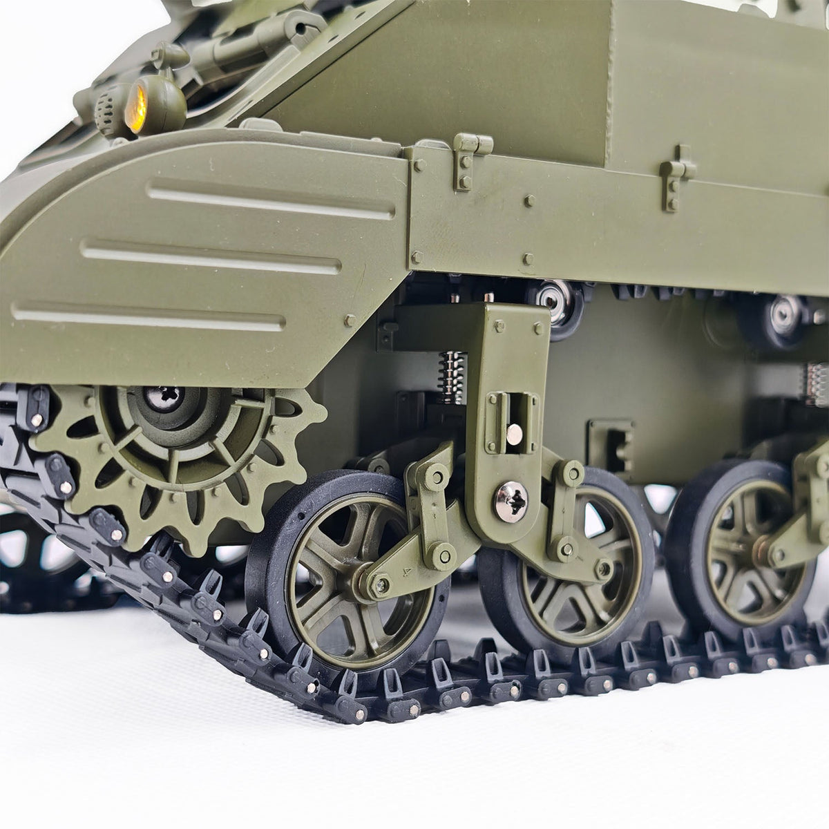 TOUCAN RC HOBBY 1/16 CoolBank RC Tank M8 HMC Scott Radio Control Battle Tank Simulation 360 Degrees Turret Rotary Smoke Sound Lights RTR Combat Vehicle