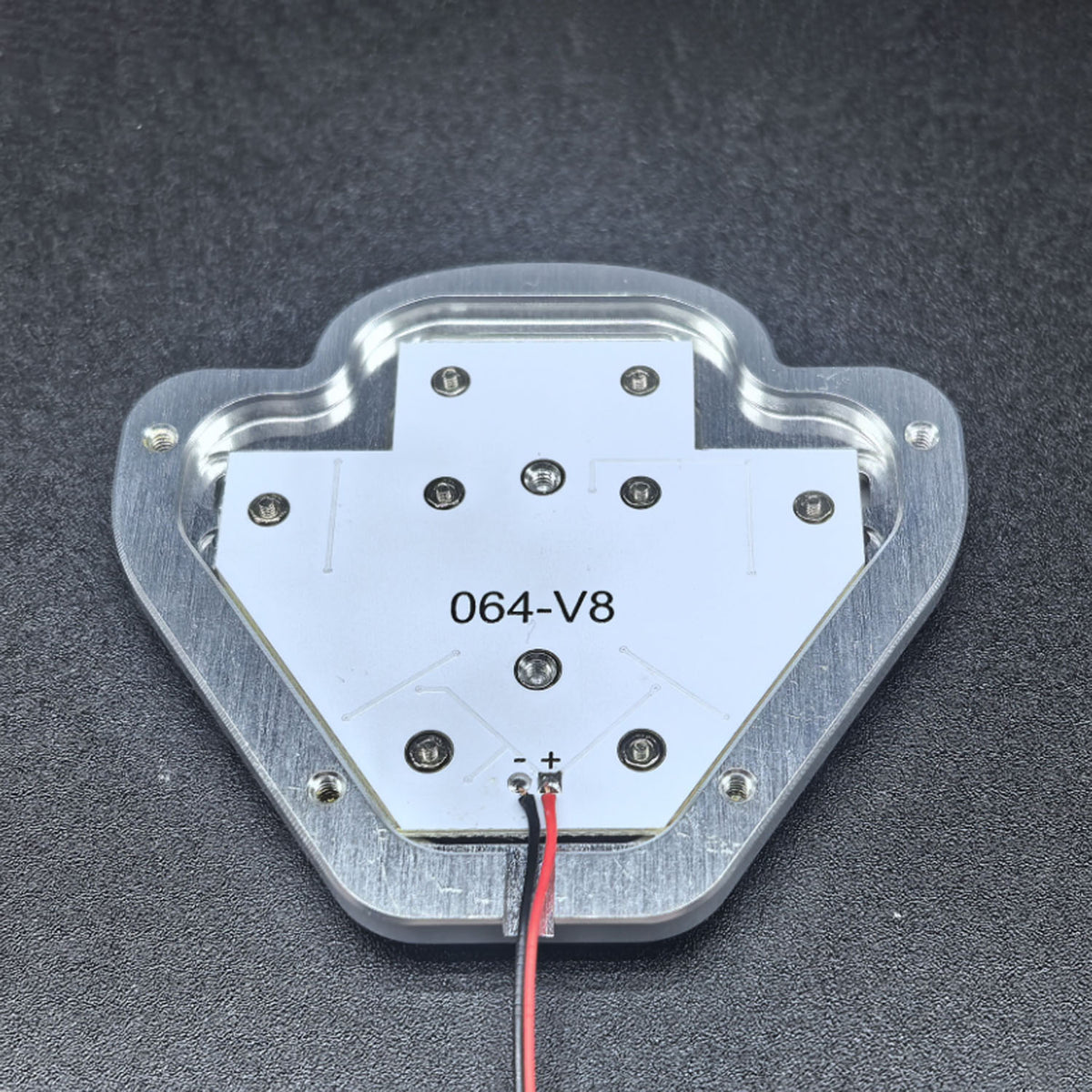TOUCAN RC HOBBY Boîte à lumière en métal pour cabine Degree V8, lampe à signe LED 5V pour accessoires de voiture télécommandée DIY 1/14, modèles de camion 770S R470 R620 R730 56371