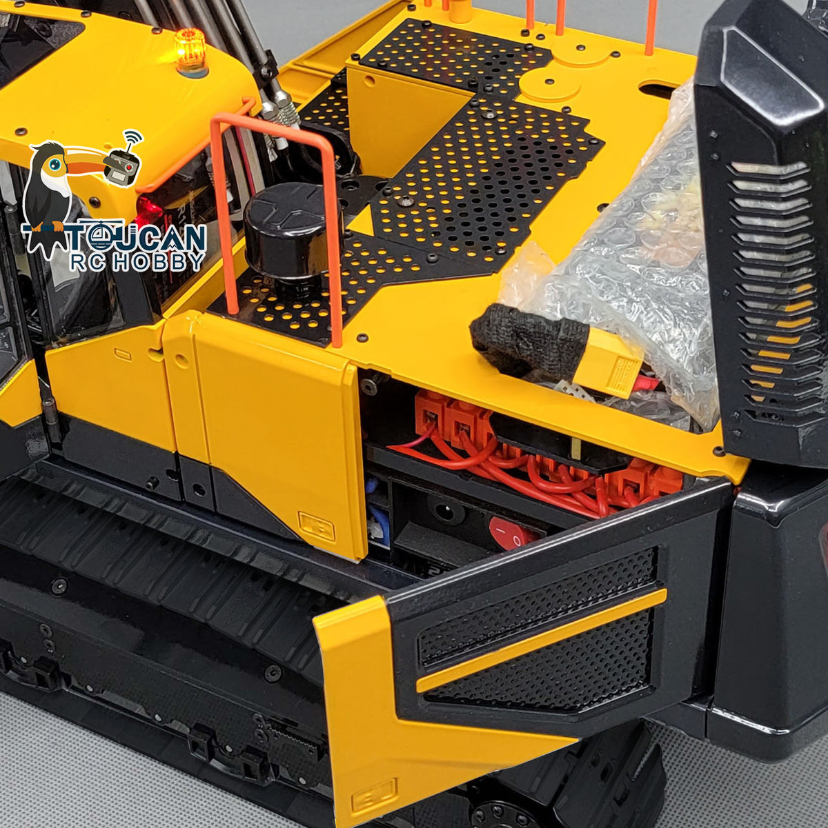 TOUCAN RC HOBBY MTModel 1/14 EC380 10CH Tracked RC Hydraulic Excavator 3 Arms Digger Grab T12D Remote Controller Metal Heavy Machine Model