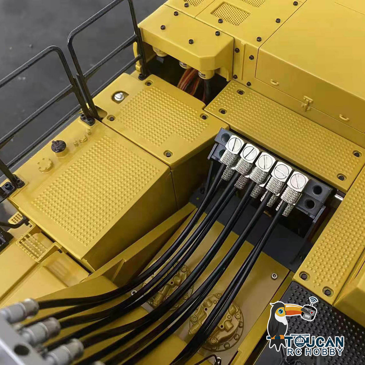 TOUCAN RC HOBBY BMG C374 1/14 Metall RC Hydraulik RTR Abbruchbagger 3 Arme Kabinenlift 6-Wege-Ventil PL18EV Fernsteuerung Licht Sound für Sammler