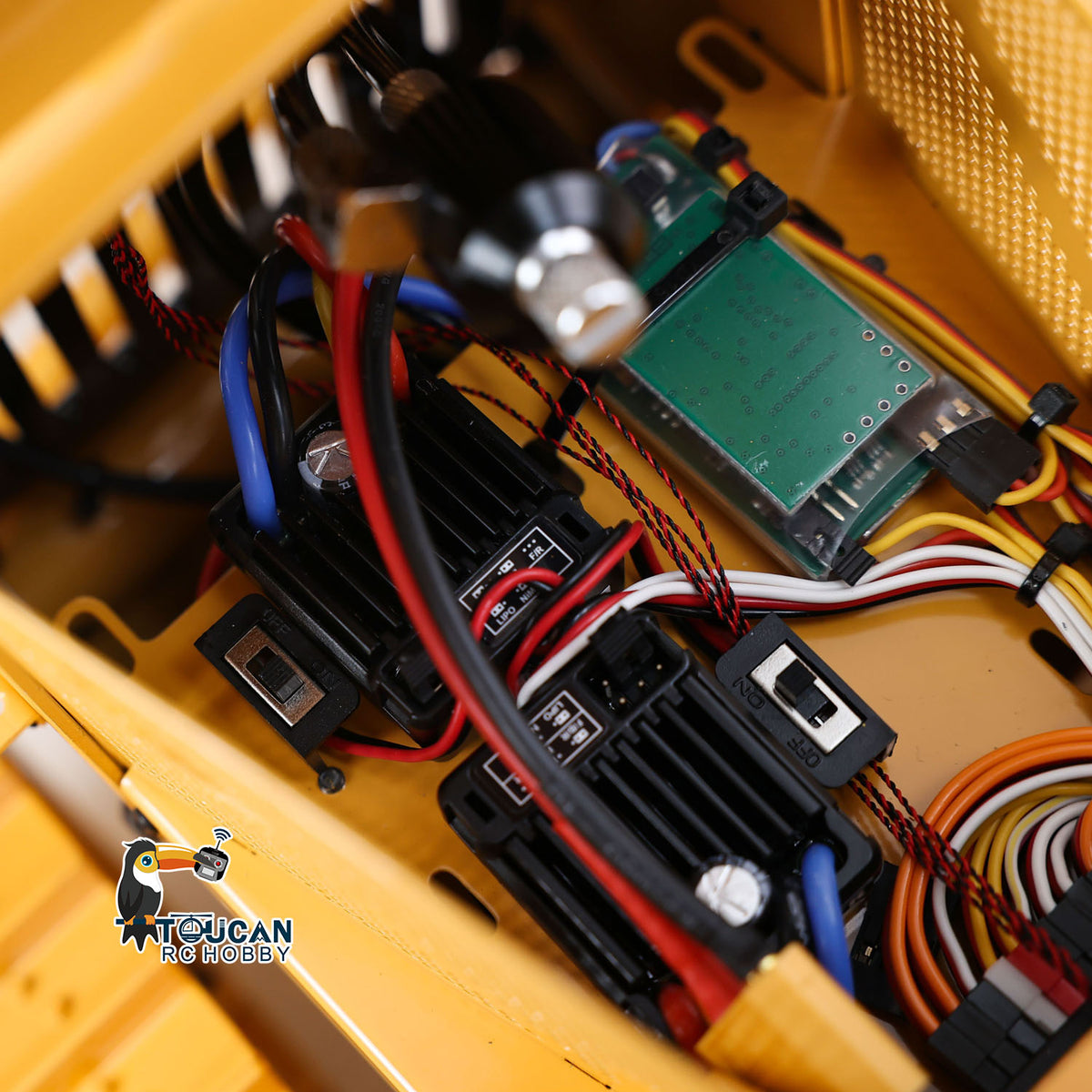 TOUCAN RC HOBBY JDModel DXR2 1/14 Metal RC Hydraulic Bulldozer Remote Controlled Earth Moving Machine Model JDM-201 New Sound System Light ST8 Remote Controller Motor