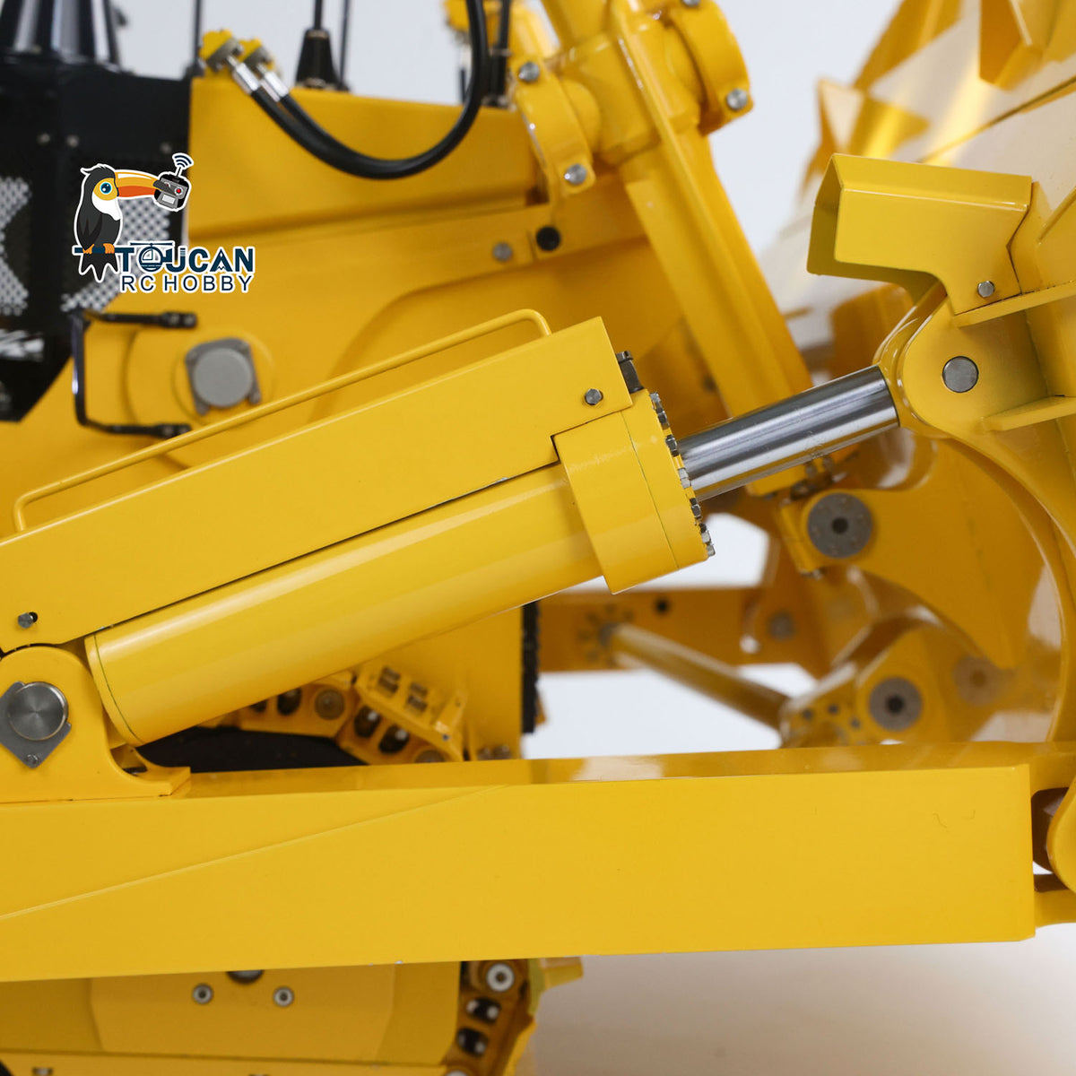 TOUCAN RC HOBBY JDMODEL 575 Metal 1/14 Remote Controlled Bulldozer Heavy Hydraulic Construction Truck Frsky X14 Radio Sound Light for Vehicle Enthusiast