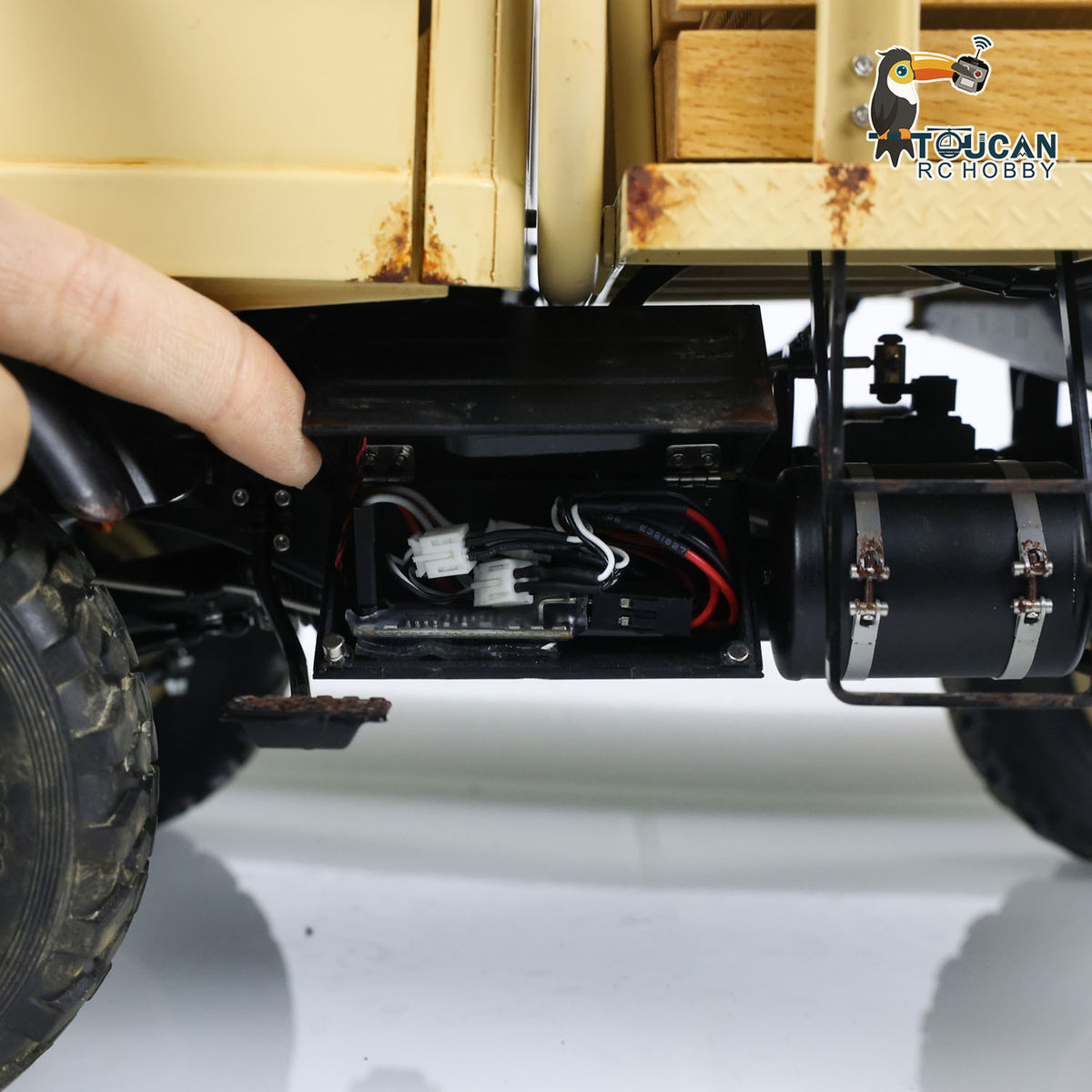 TOUCAN RC HOBBY LESU UM406 1/10 RC-Geländewagen aus Metall, 2-Gang-Getriebe, Seilwinde, Leichtmetallfelgen, Sound- und Lichtsystem, FS I6S Fernsteuerung für Outdoor-Hobbyisten