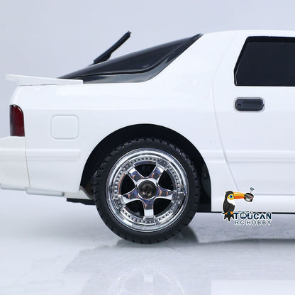 TOUCAN RC HOBBY LDRC LD1802 1/18 4x2 RX7 Voiture de course RC RWD avec gyroscope, contrôle sans fil, véhicule de drift, berline de simulation, modèle à monter soi-même