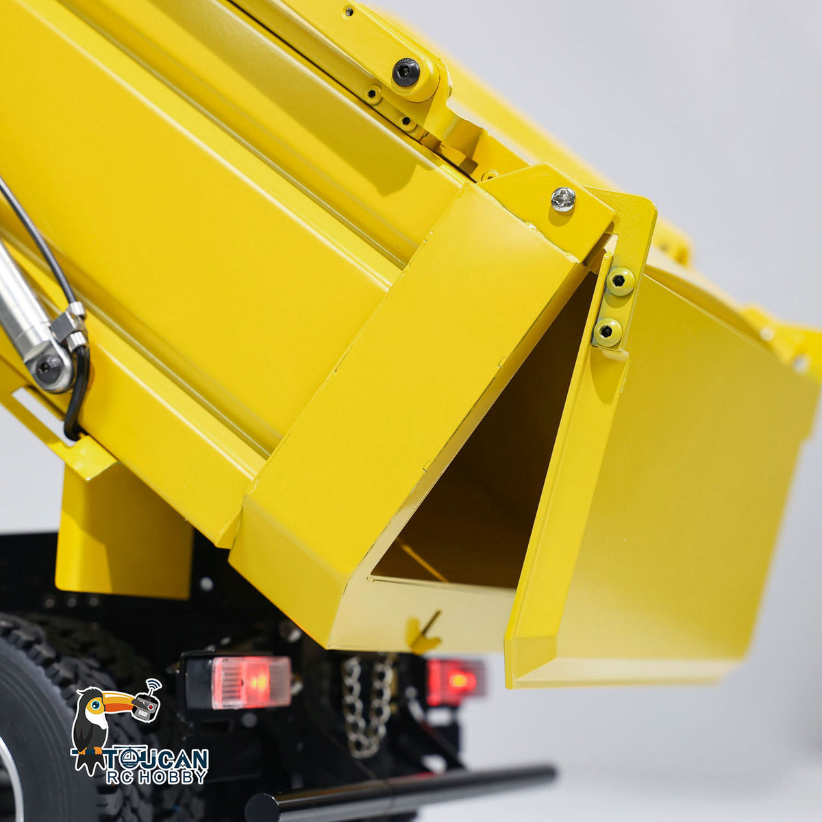 TOUCAN RC HOBBY MODOModel 1/14 Metal RC Hydraulic Dump Truck 8X8 Flip-Over Cover Lorry Vehicle Light Sound System Flysky ST8 Controller for Model Enthusiast