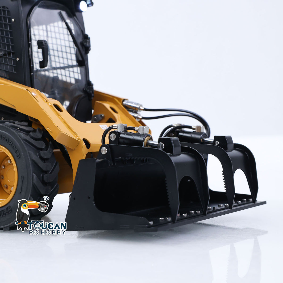 In Stock CUT RC Hobby 1/14 RC  Wheeled Skid-Steer Loader 272D2  3CH Valve Manual Quick Coupler Metal RTR