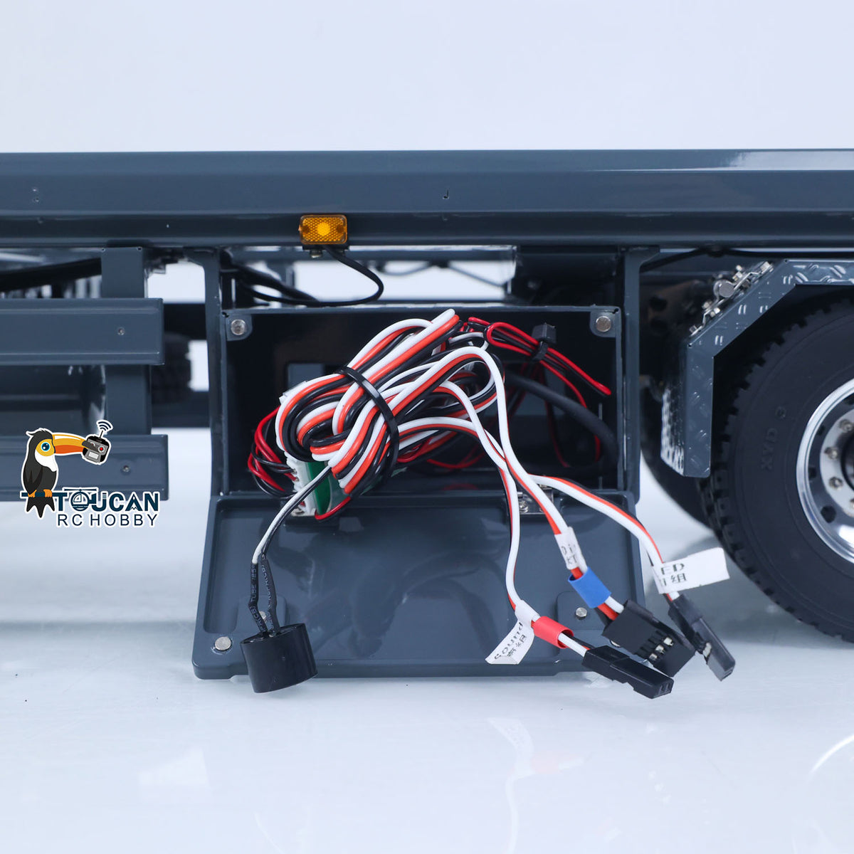 TOUCAN RC HOBBY LESU A0065 1/14 Metal RC Roll Off Trailer with Front Wheel Steerable Light System for Remote Control Tractor Truck Backyard Fun