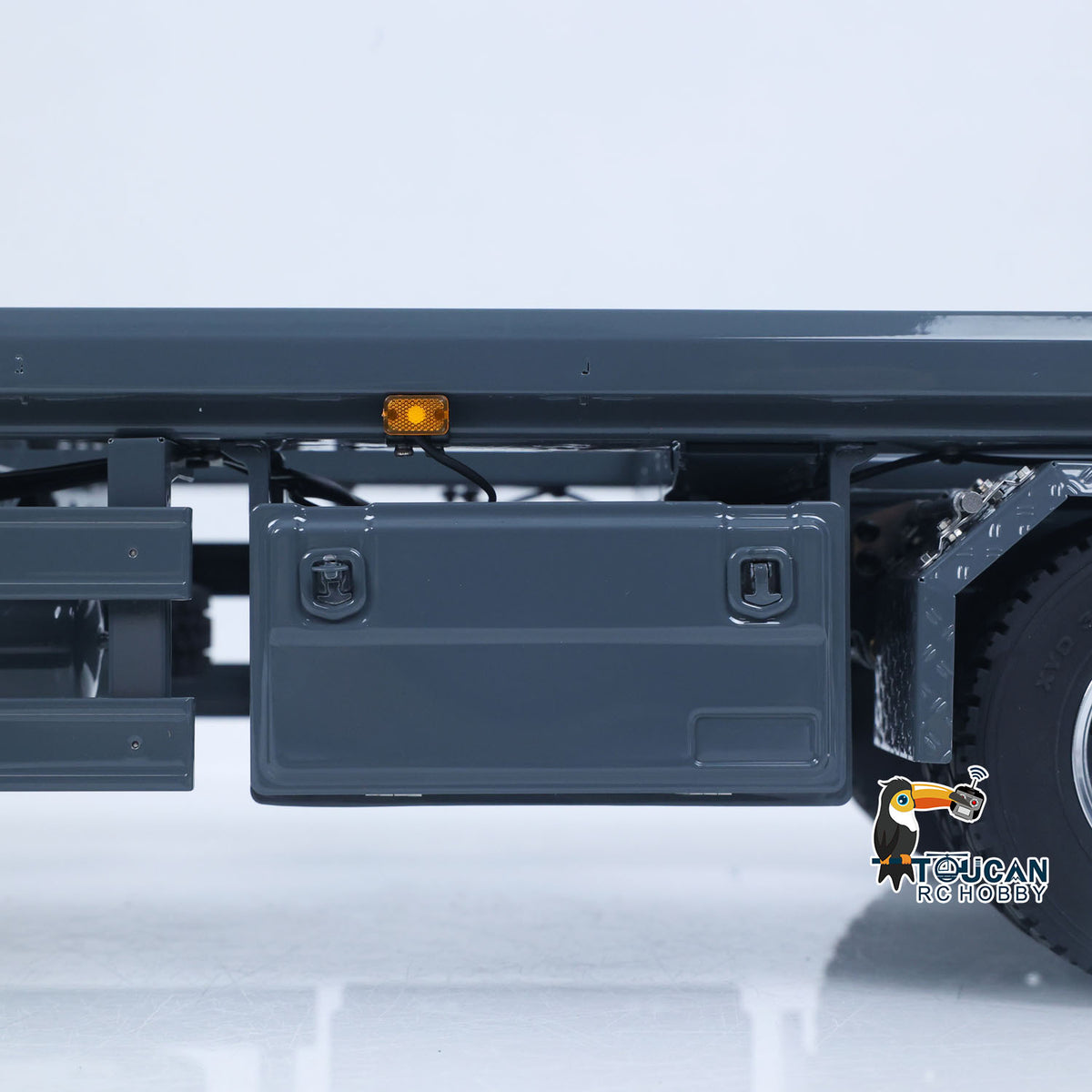 TOUCAN RC HOBBY LESU A0065 1/14 Metal RC Roll Off Trailer with Front Wheel Steerable Light System for Remote Control Tractor Truck Backyard Fun