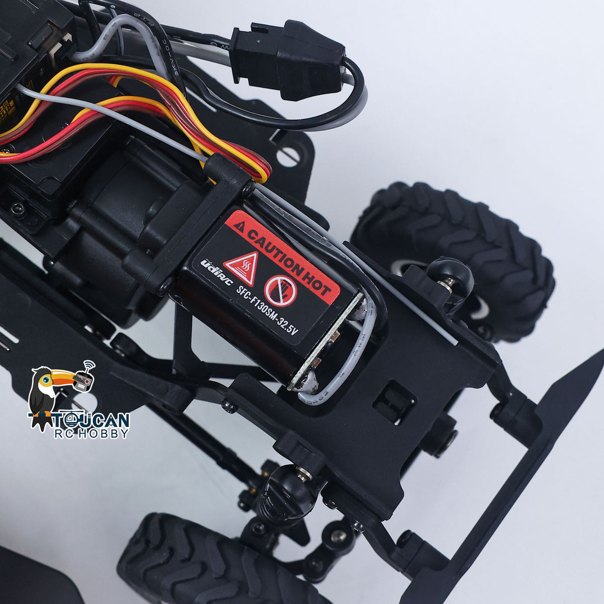 TOUCAN RC HOBBY UDIRC UCX2401 4WD 2-Gang-Getriebe 1/24 ferngesteuerter Crawler RC Offroad-Auto Metallchassis-Schiene RTR Bürstenmotor Licht ohne Sound