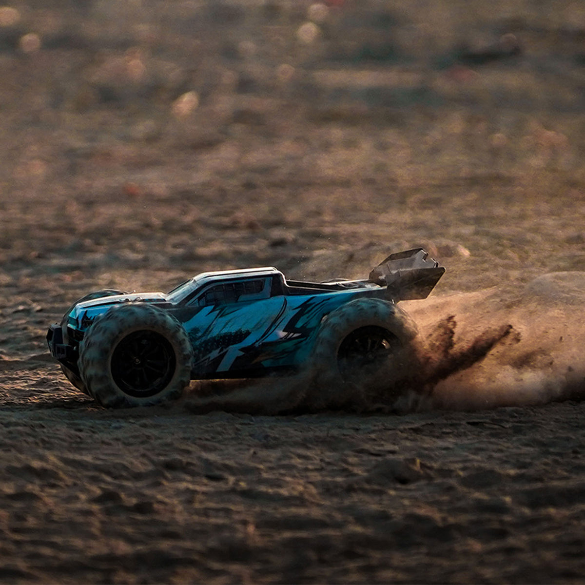 TOUCAN RC HOBBY JJRC 1:16 2.4Ghz RC High Speed Off Road Vehicle 70km/h 4*4 Remote Pickup Truck RTR Car Metal Drive Shaft Brushless Motor Battery