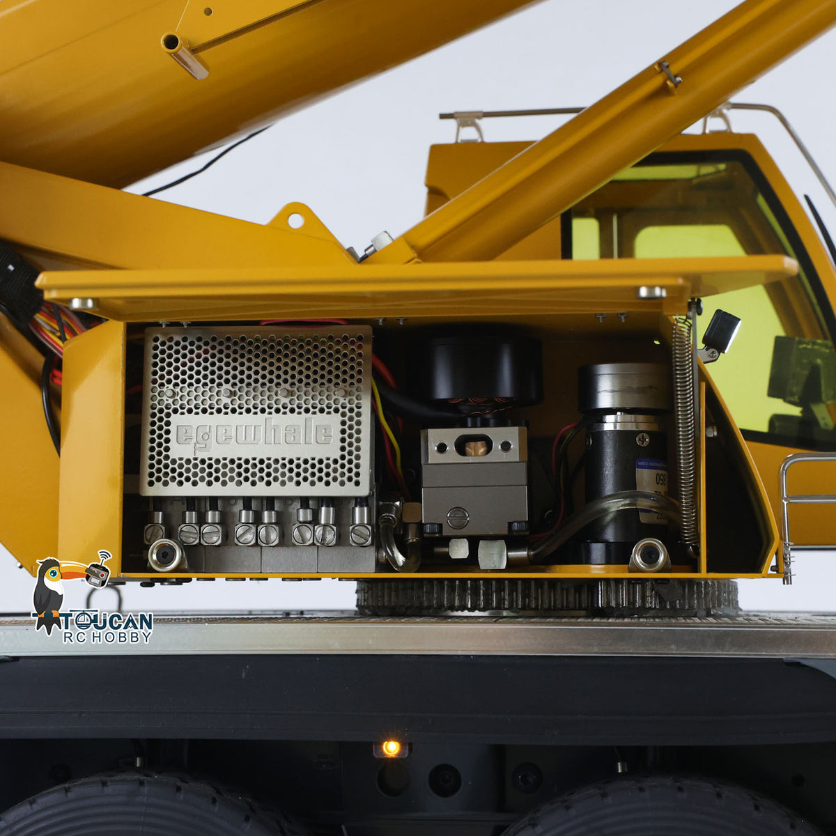 Eyewhale D1050 Metal 1/14 RC Hydraulic All-Terrain Mobile Crane Truck